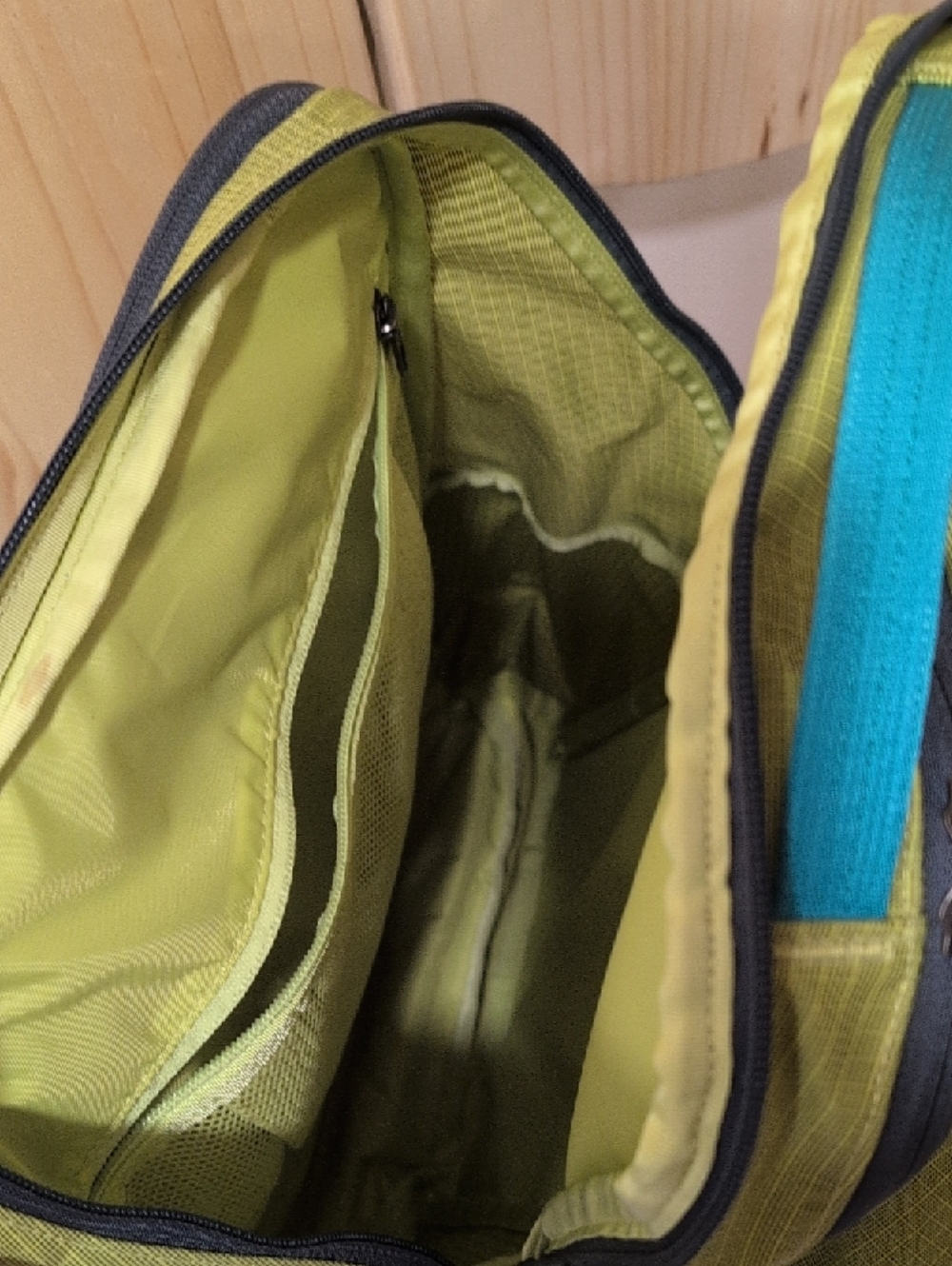 Patagonia Black Hole 32L Phosphorus/Green Backpack - Picture 5 of 6